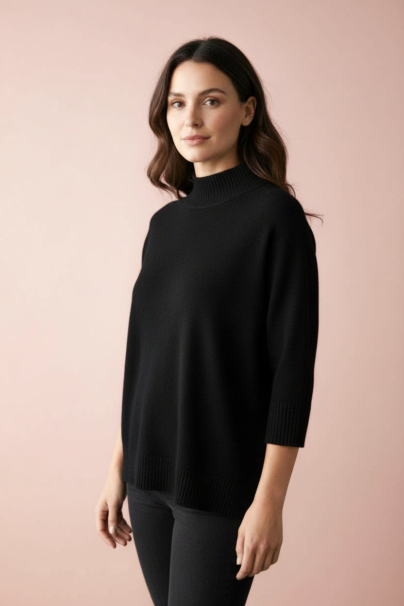 Produktfoto vom Pullover in Kastenform in der Farbe Schwarz vom Hamburger Modelabel stegmann mode