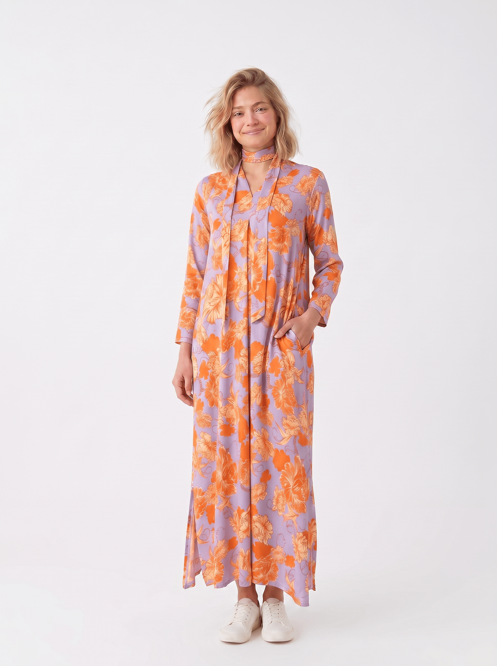 KI generiertes Modell im weißen Studio im Kleid Happy im Print Fleurs Orange vom Hamburger Modelabel stegmann mode