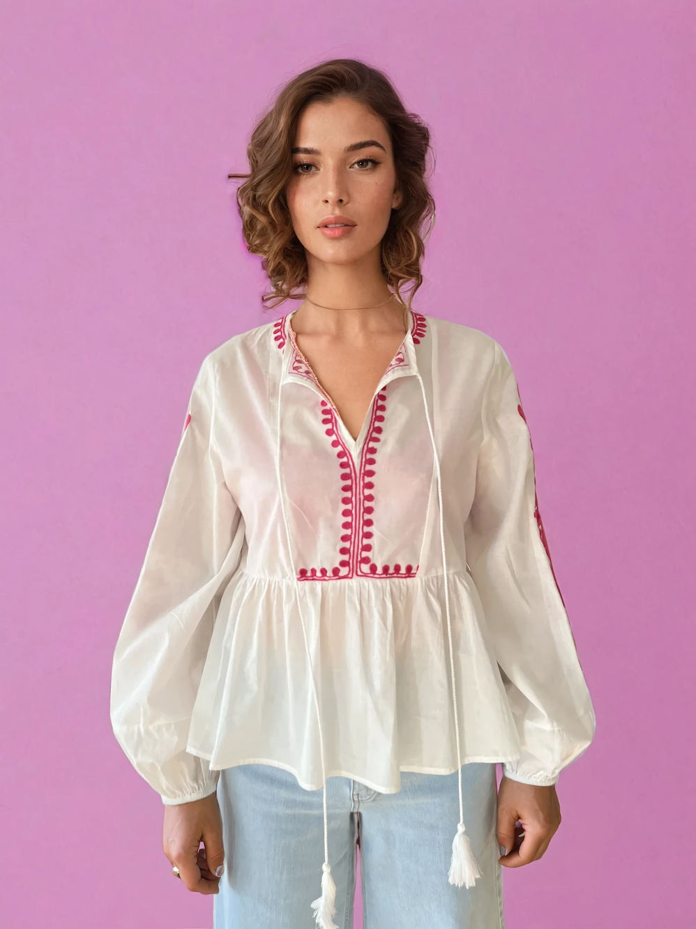 Weiße Bluse mit Stößchen und Stickerei vom Hamburger Modelabel stegmann mode