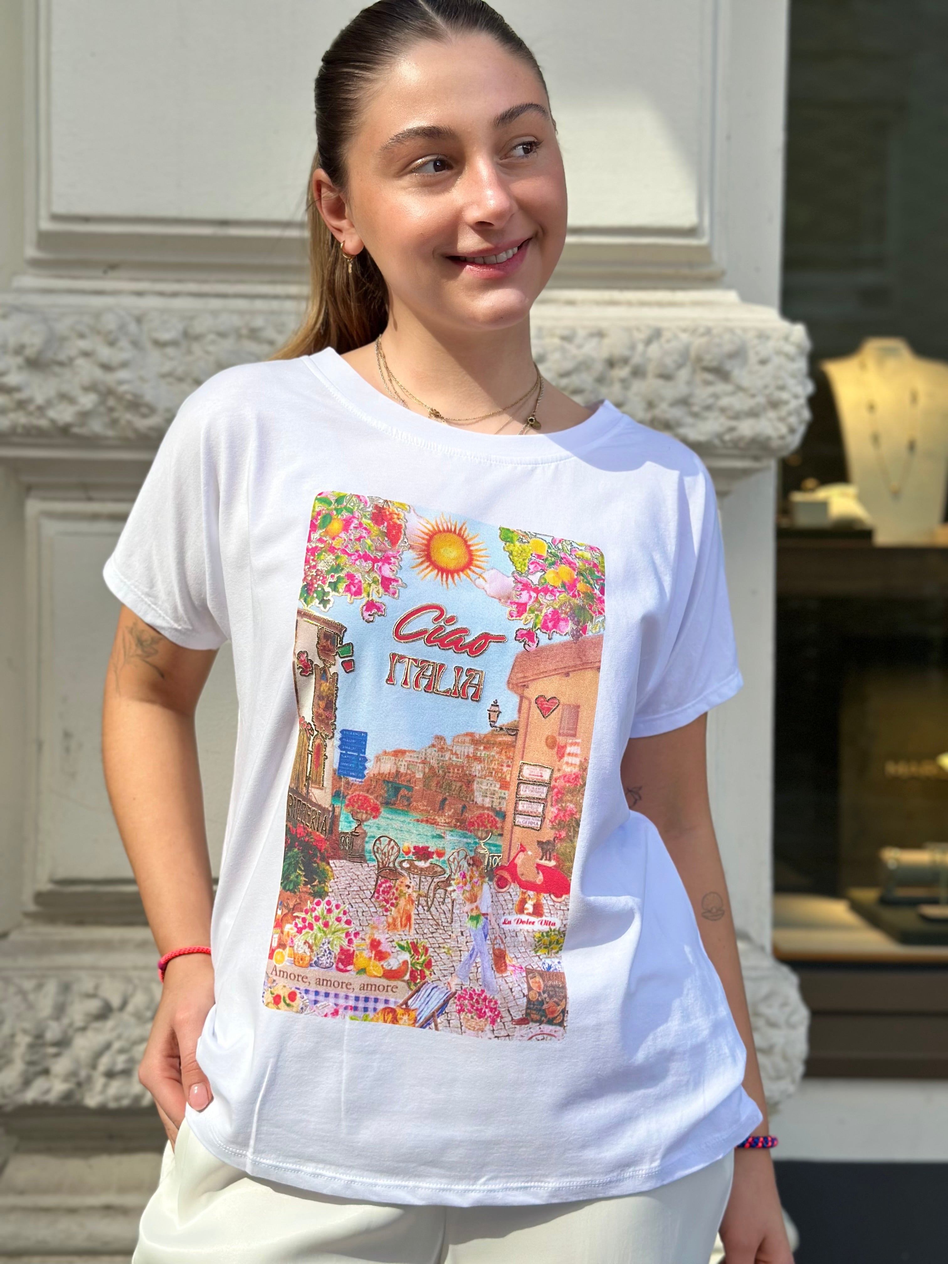 Weißes T-Shirt mit Reisemotiven vom Hamburger Modelabel stegmann mode