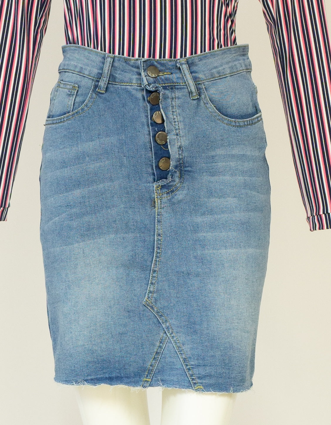 Kurzer Jeansrock mit Knopfleiste vom Hamburger Modelabel stegmann mode