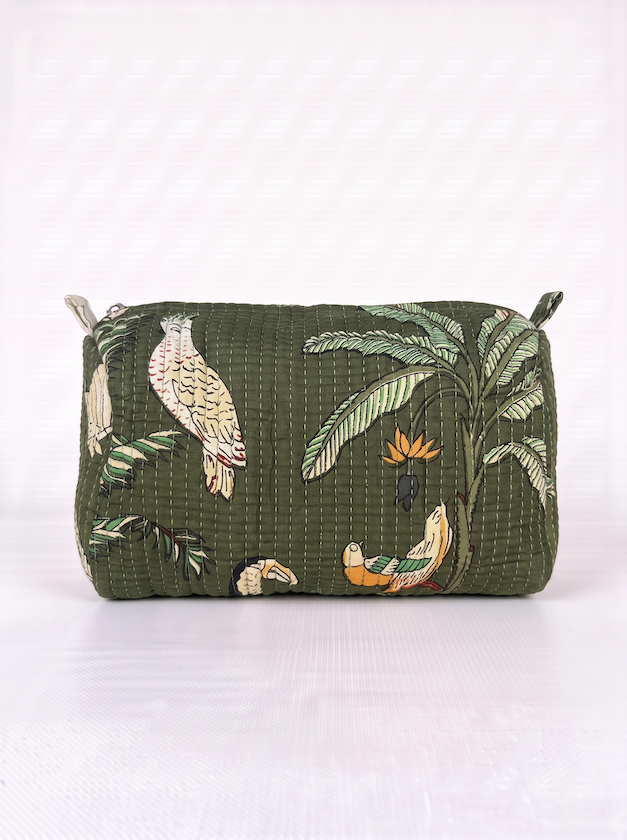 Produktfoto von der Kosmetiktasche Tropical Birds ini der Größe mittel vom Hamburger Modelabel Stegmann Mode
