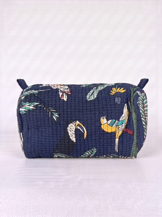 Produktfoto  von der Kosmetiktasche Tropical Night in der Größe mittel vom Hamburger Modelabel Stegmann Mode