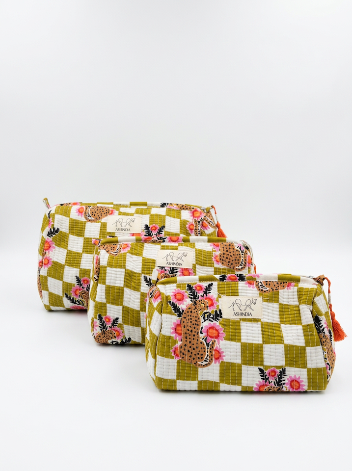 Produktfoto vom Set Kosmetiktaschen mit Muster Leopard Karo vom Hamburger Modelabel Stegmann Mode