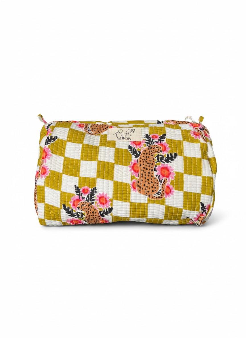 Produktfoto von Kosmetiktasche mit Muster Leopard Karo in der Größe gross vom Hamburger Modelabel Stegmann Mode