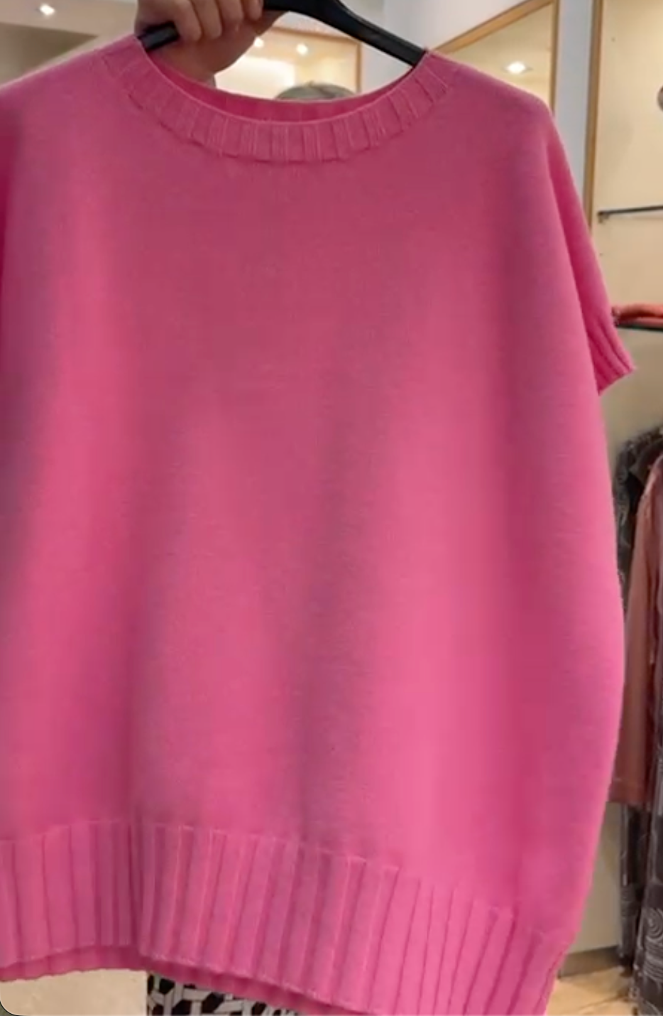 Produktfoto vom weichen Pullunder Lotta in der Farbe Pink vom Hamburger Modelabel stegmann mode