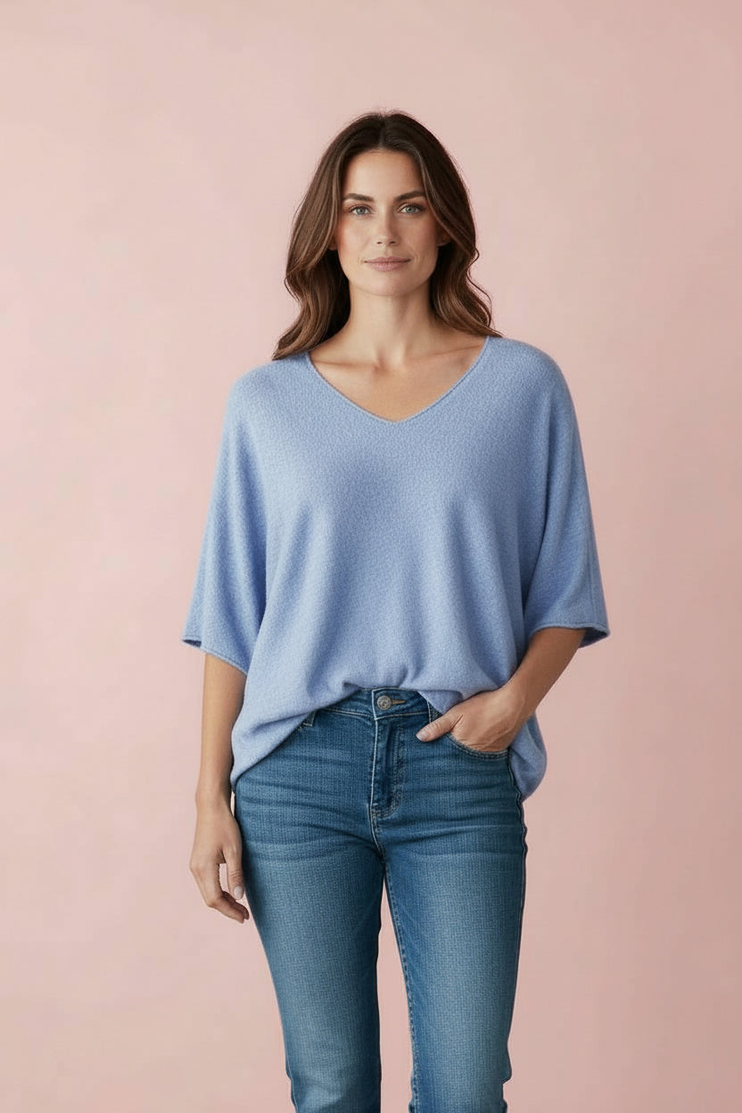 Produktfoto Pullover in Bleu Chine mit V-Ausschnitt und Halbarm vom Hamburger Modelabel stegmann mode