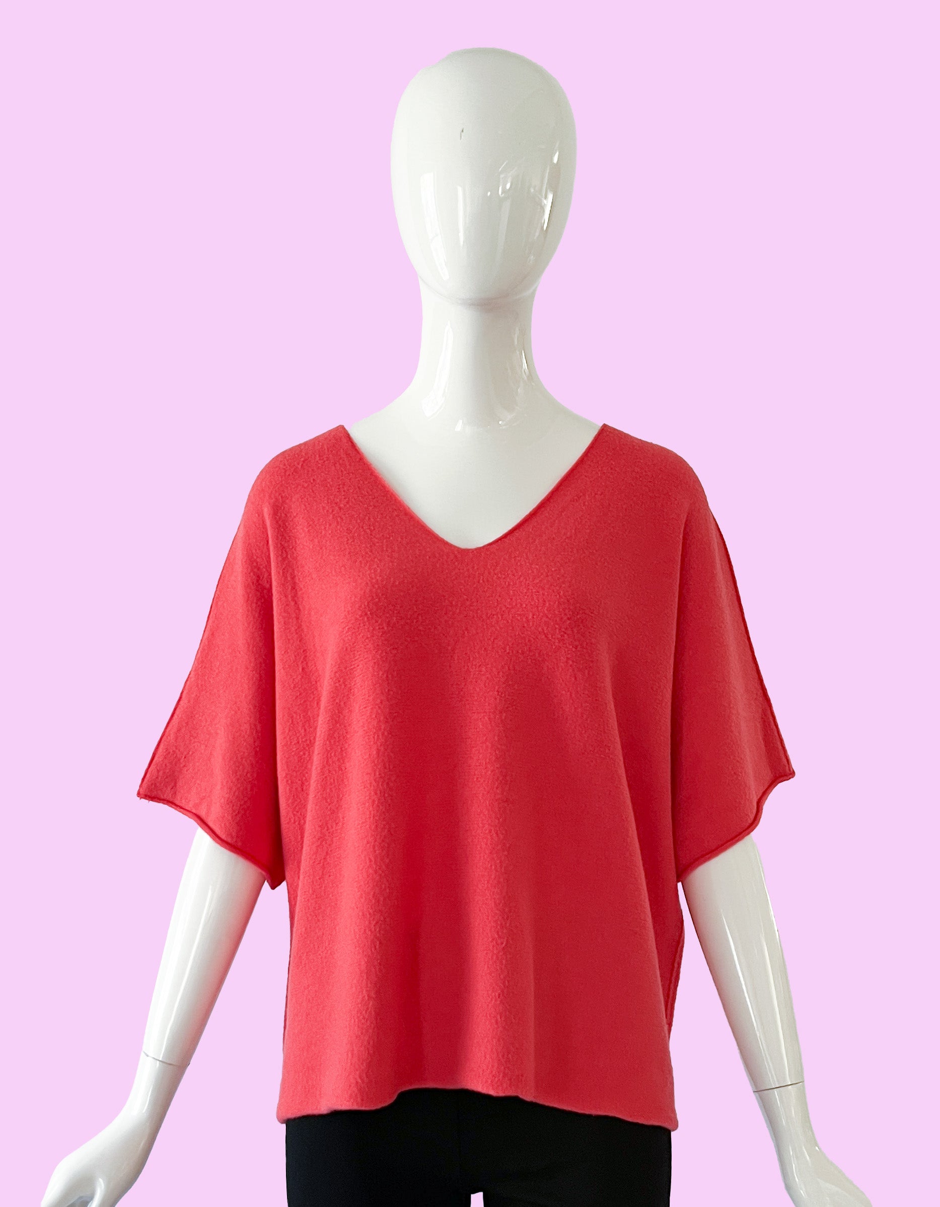 Produktfoto Pullover in Coral mit V-Ausschnitt und Halbarm vom Hamburger Modelabel stegmann mode