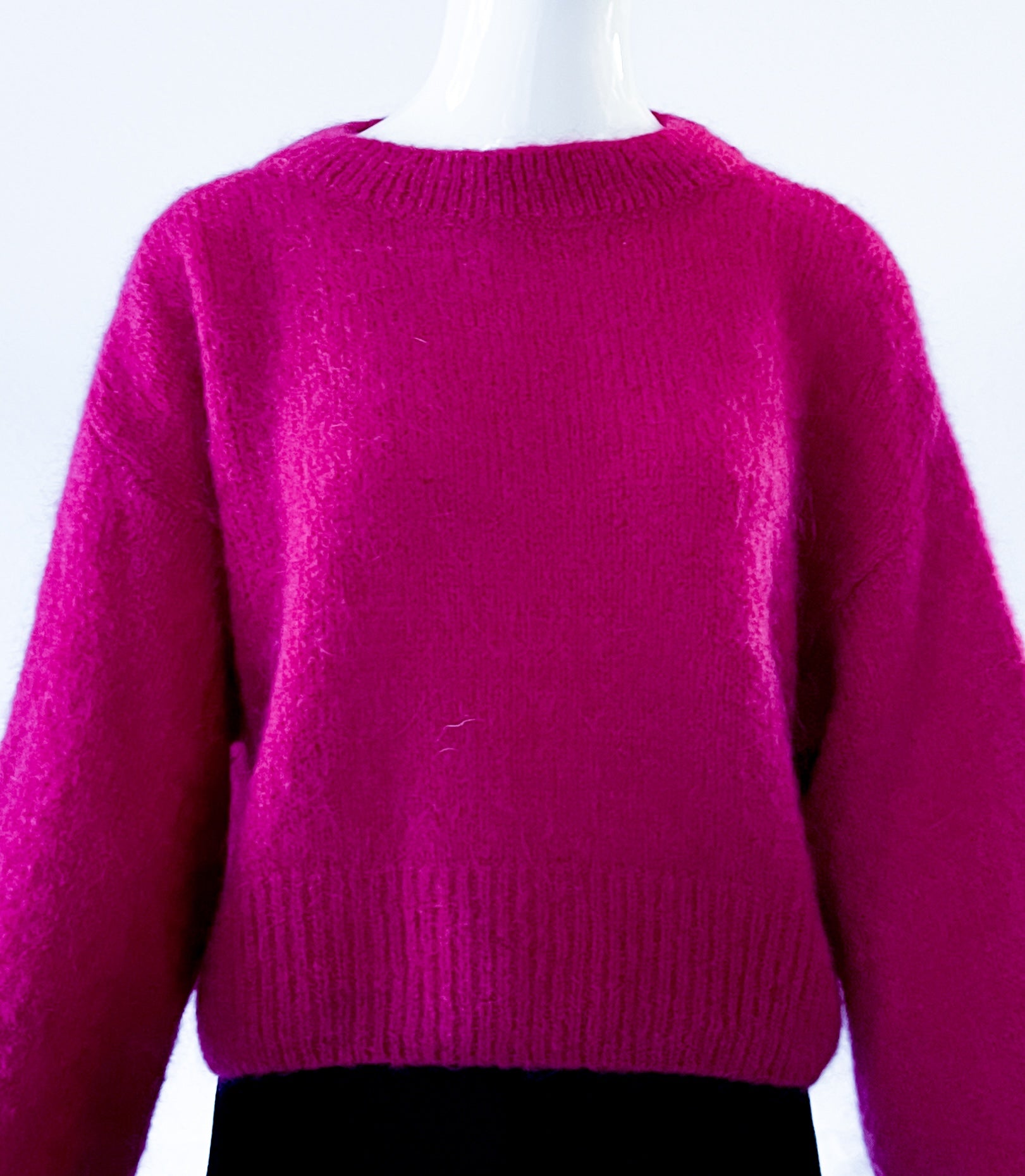Produktfoto kurzer Pullover Maja in der Farbe Beere vom Hamburger Modelabel stegmann mode