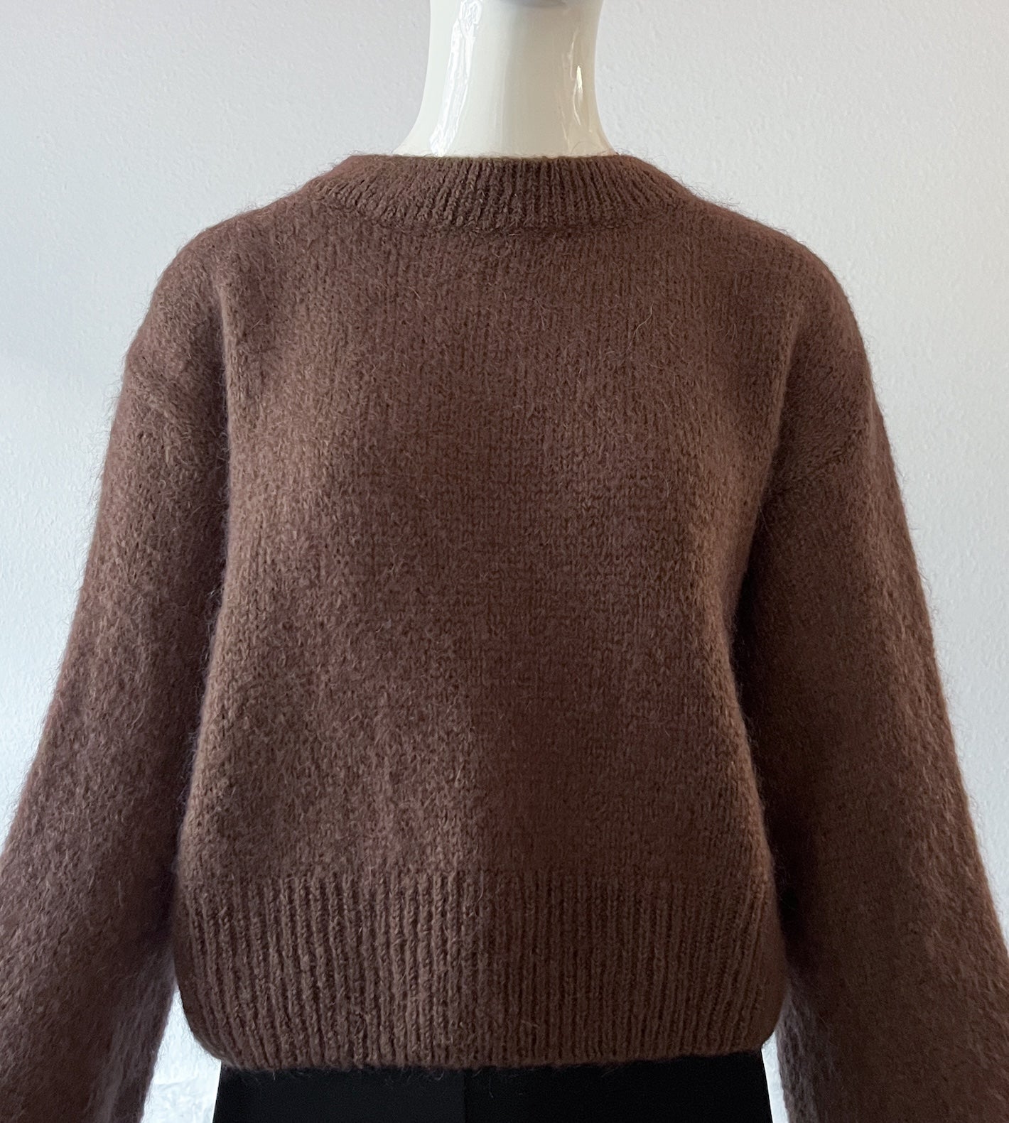 Produktfoto kurzer Pullover Maja in der Farbe Braun vom Hamburger Modelabel stegmann mode