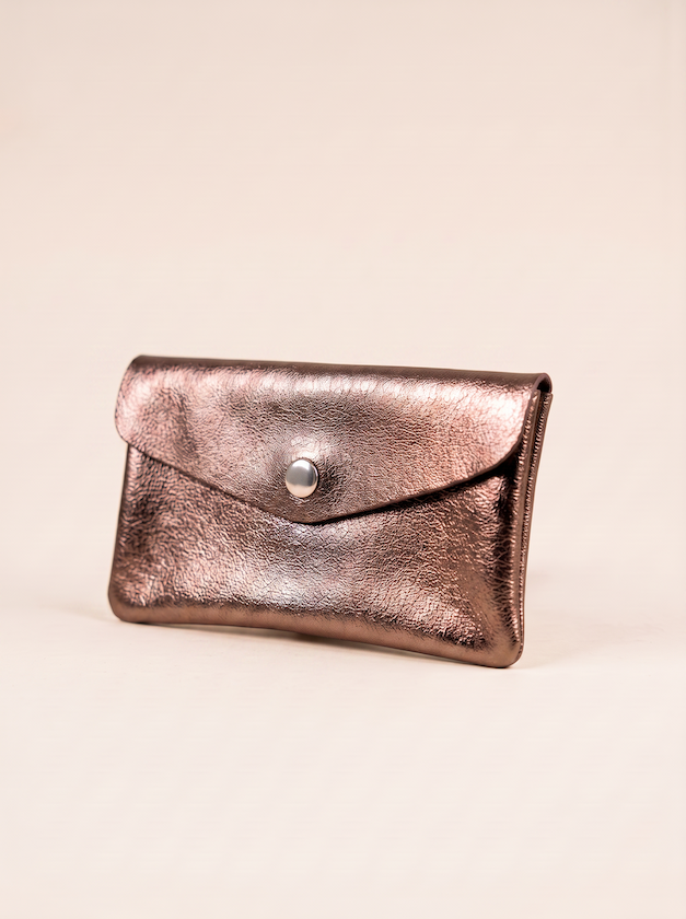 Kleine Metallictasche in Braun vom Hamburger Modelabel Stegmann Mode