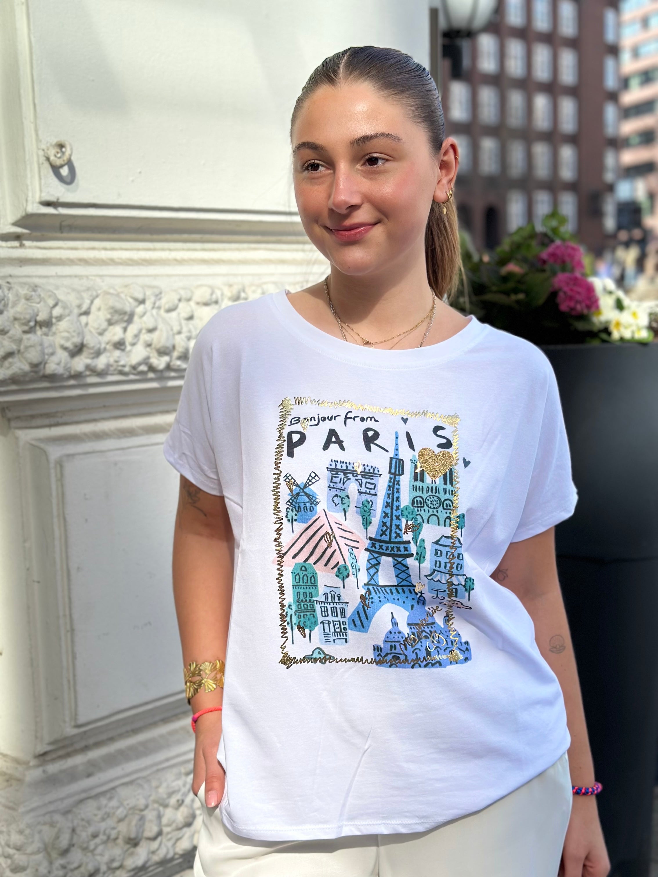 Weißes T-Shirt mit Reisemotiven vom Hamburger Modelabel stegmann mode