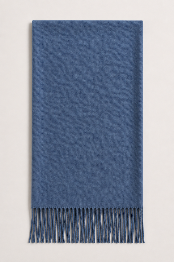 Produktfoto von Pashmina Schal in der Farbe Jeansblau vom Hamburger Modelabel Stegmann Mode