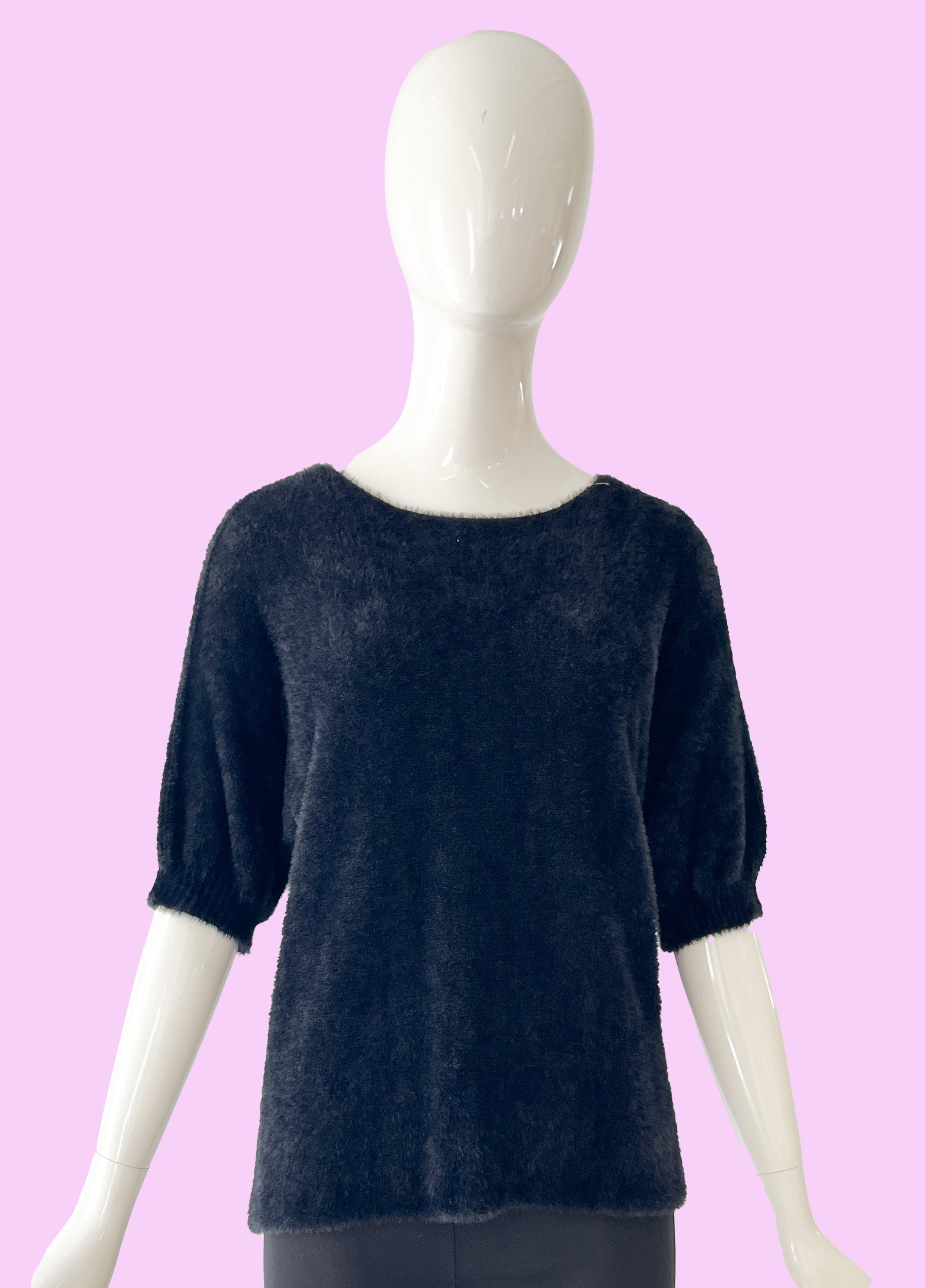 Produktfoto kuscheliger Pullover in Schwarz mit Halbarm  vom Hamburger Modelabel stegmann mode
