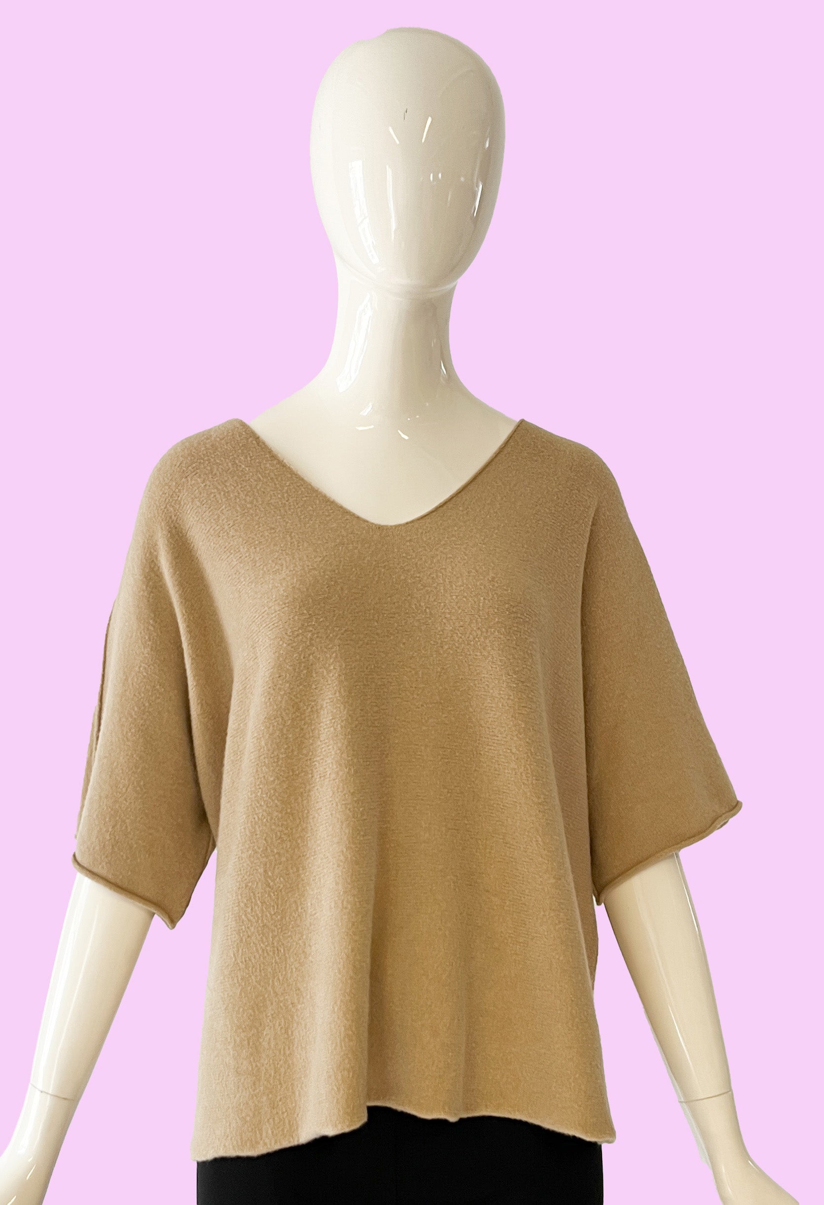 Produktfoto Pullover in Beige mit V-Ausschnitt und Halbarm vom Hamburger Modelabel stegmann mode