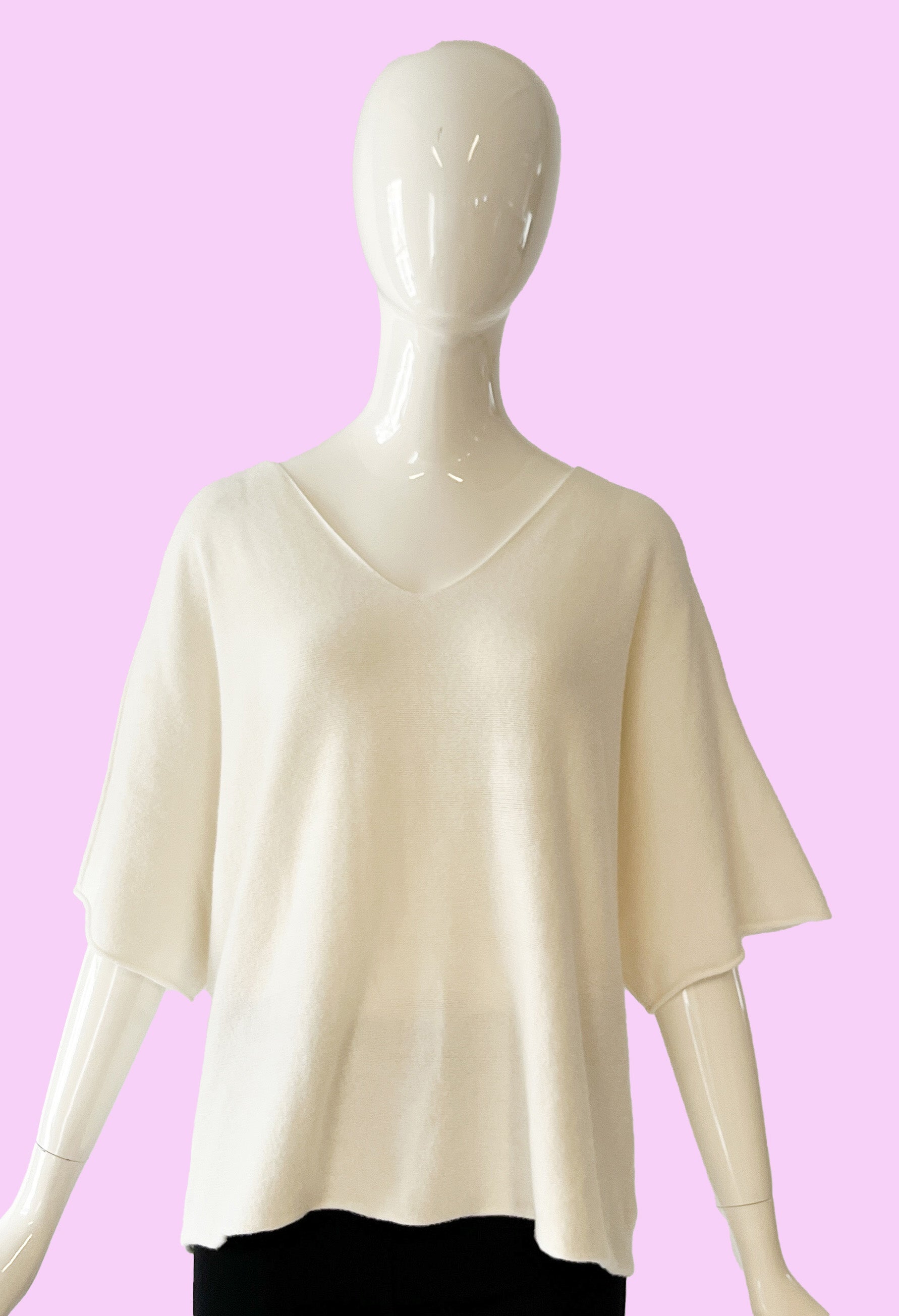 Produktfoto Pullover in Blanc mit V-Ausschnitt und Halbarm vom Hamburger Modelabel stegmann mode