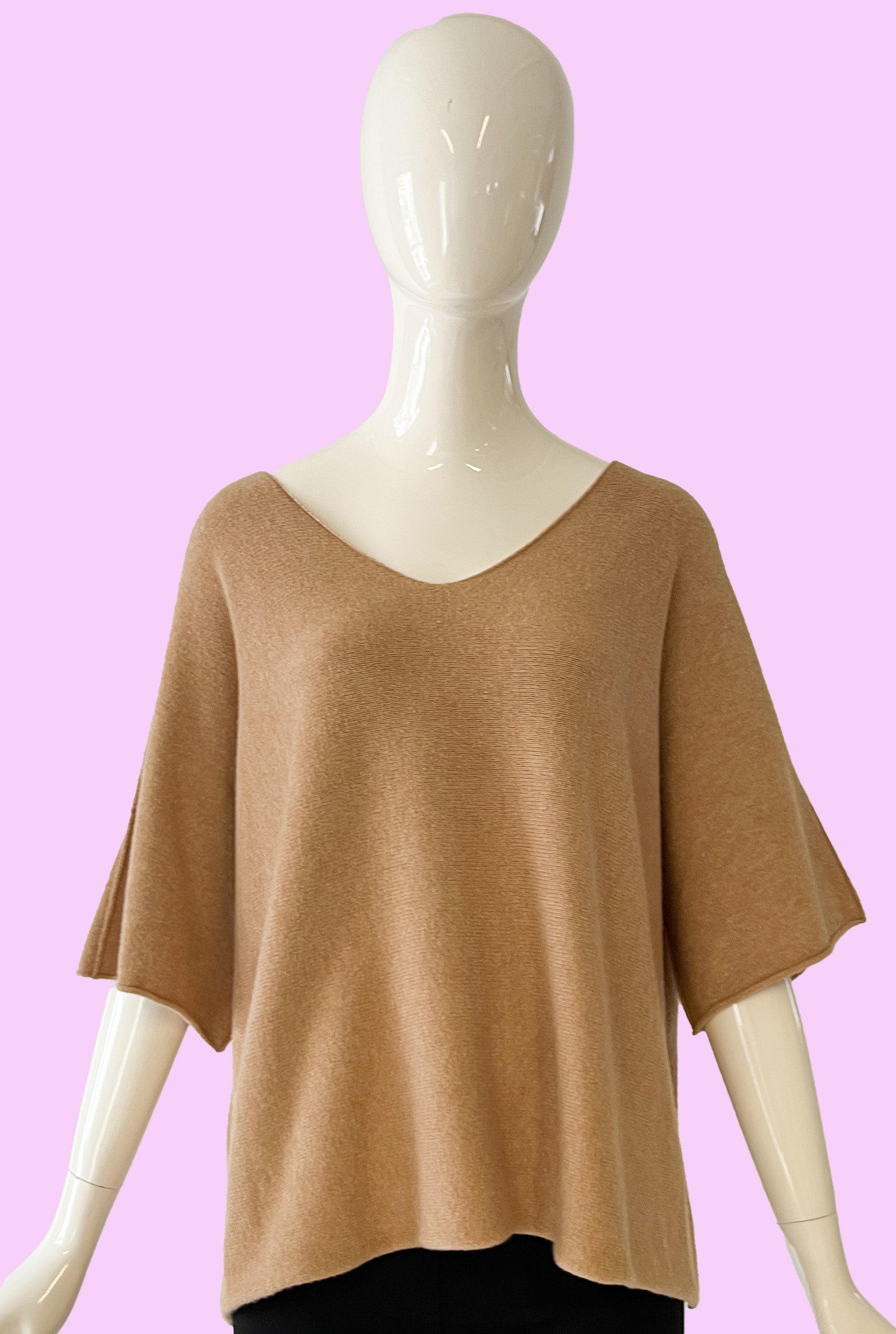 Produktfoto Pullover in Camel Chine mit V-Ausschnitt und Halbarm vom Hamburger Modelabel stegmann mode
