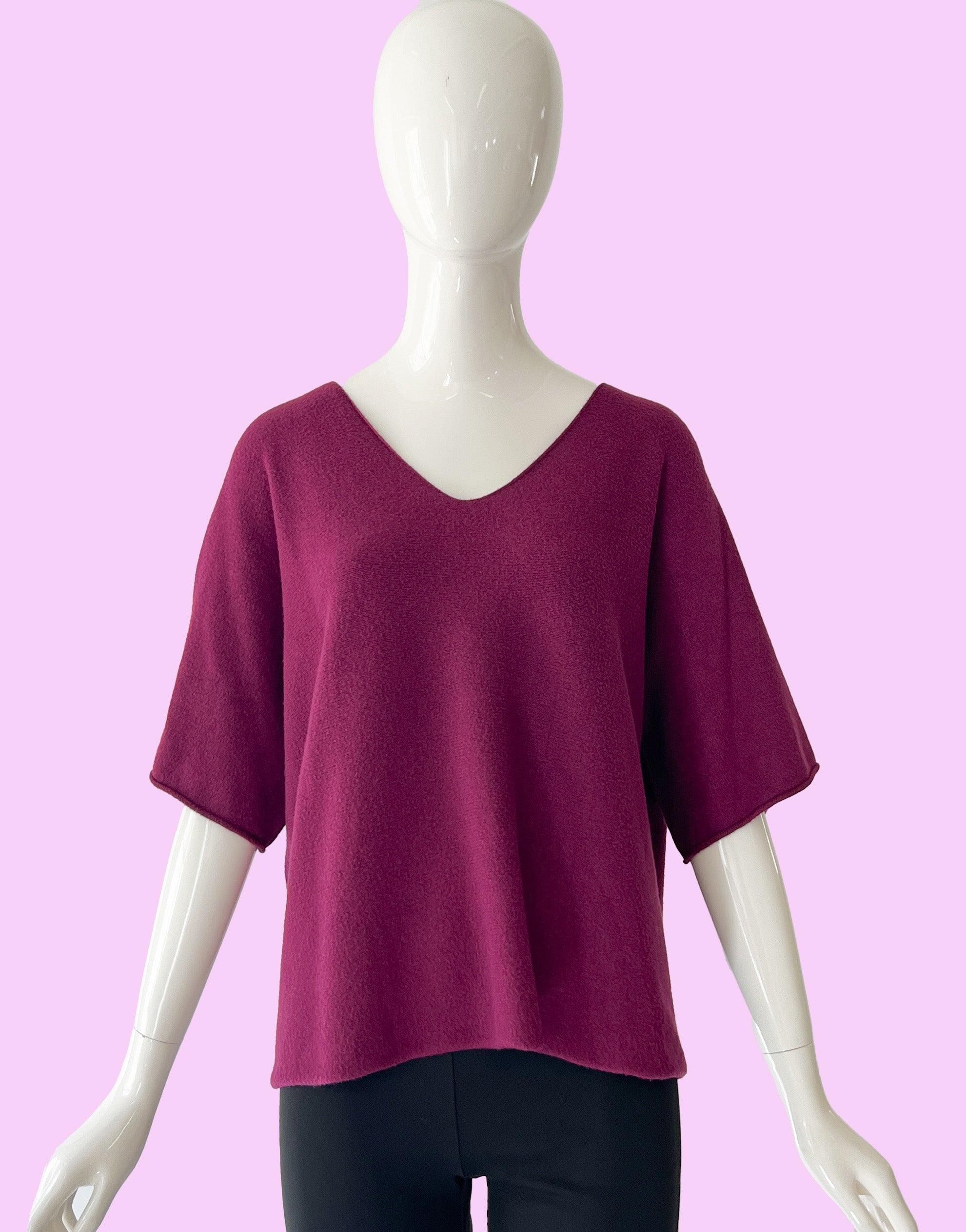 Produktfoto Pullover in Fuchsia mit V-Ausschnitt und Halbarm vom Hamburger Modelabel stegmann mode
