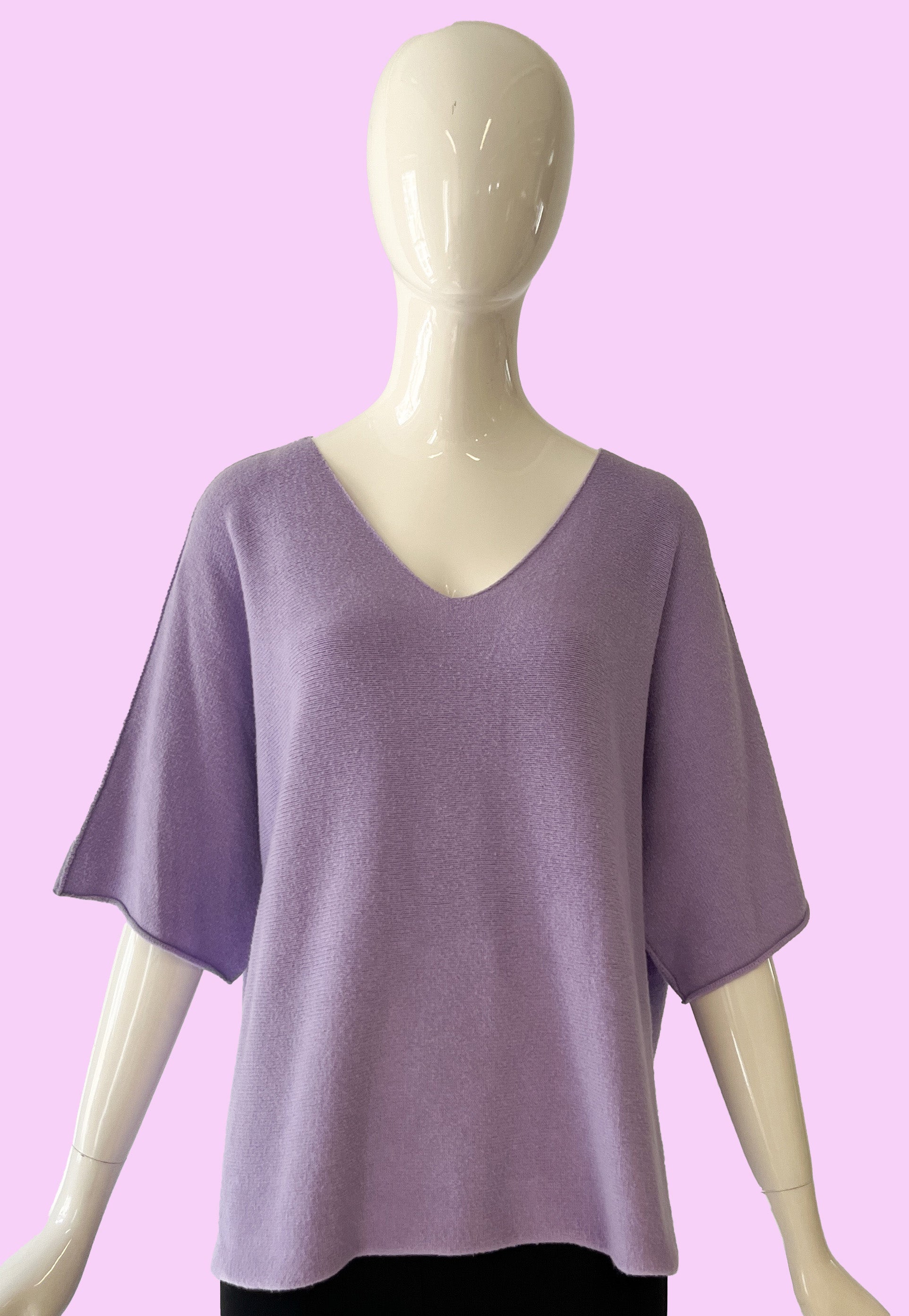 Produktfoto Pullover in Parme Lilas mit V-Ausschnitt und Halbarm vom Hamburger Modelabel stegmann mode
