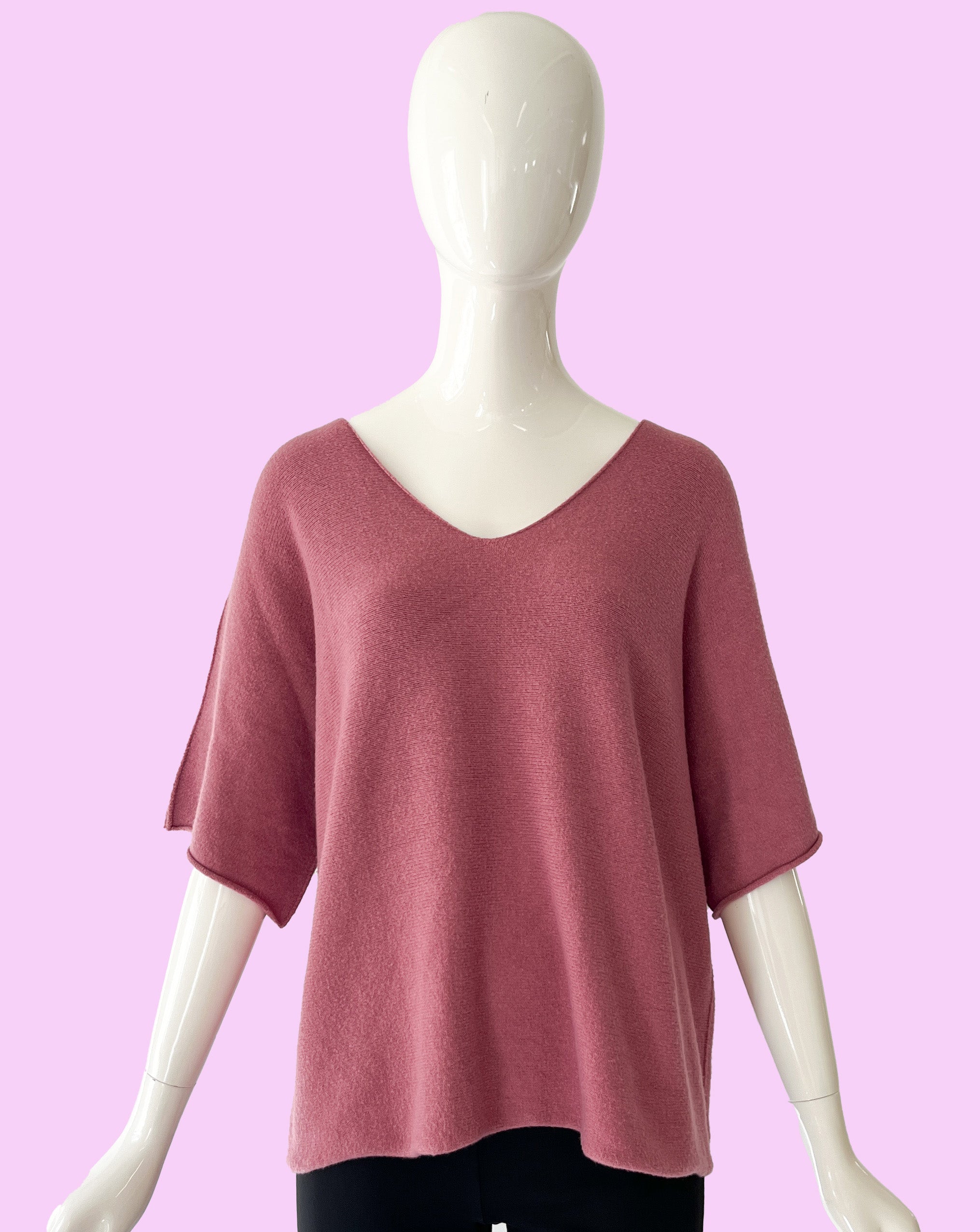 Produktfoto Pullover in Rose Chine mit V-Ausschnitt und Halbarm vom Hamburger Modelabel stegmann mode
