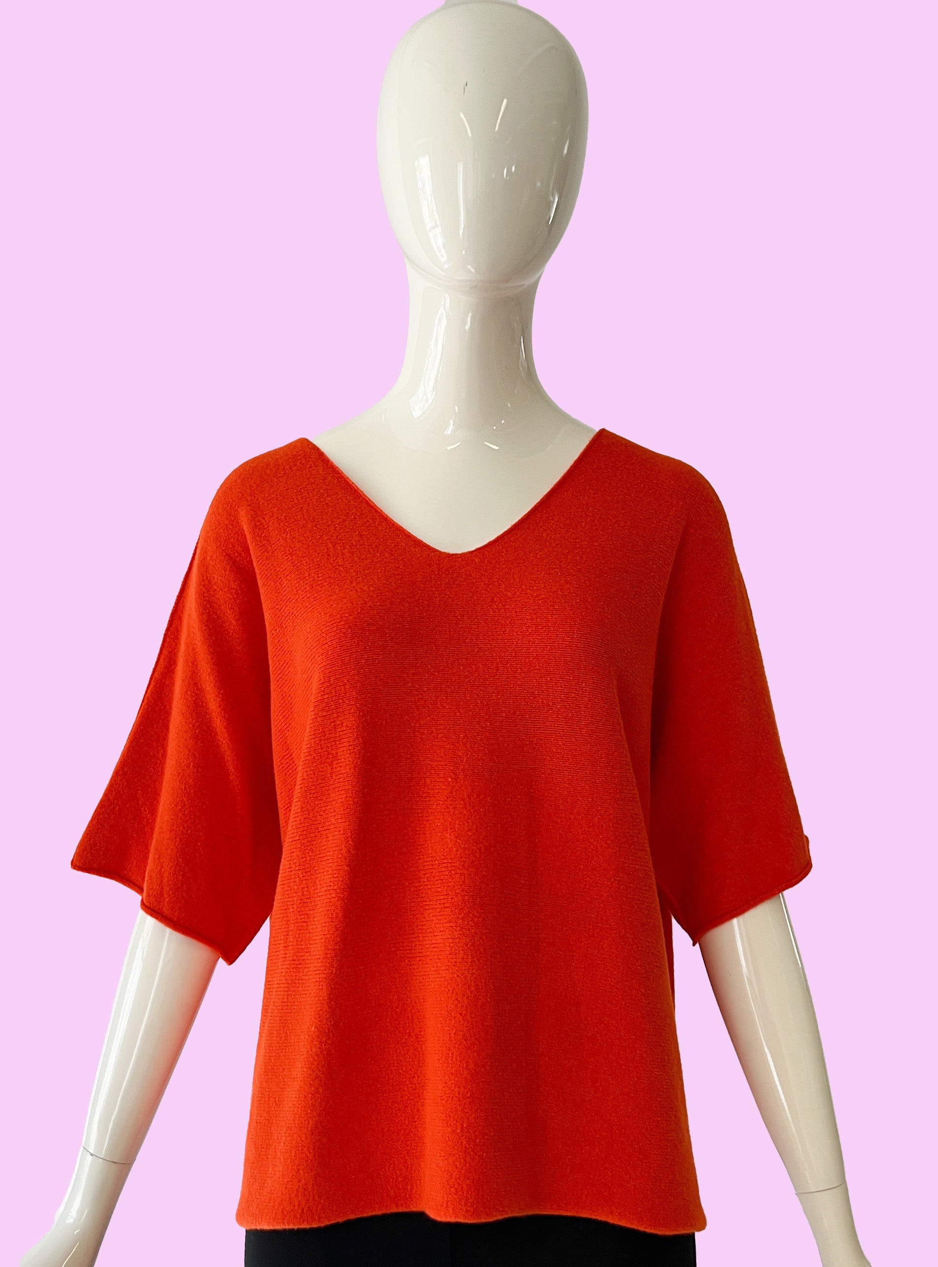 Produktfoto Pullover in Rouge mit V-Ausschnitt und Halbarm vom Hamburger Modelabel stegmann mode