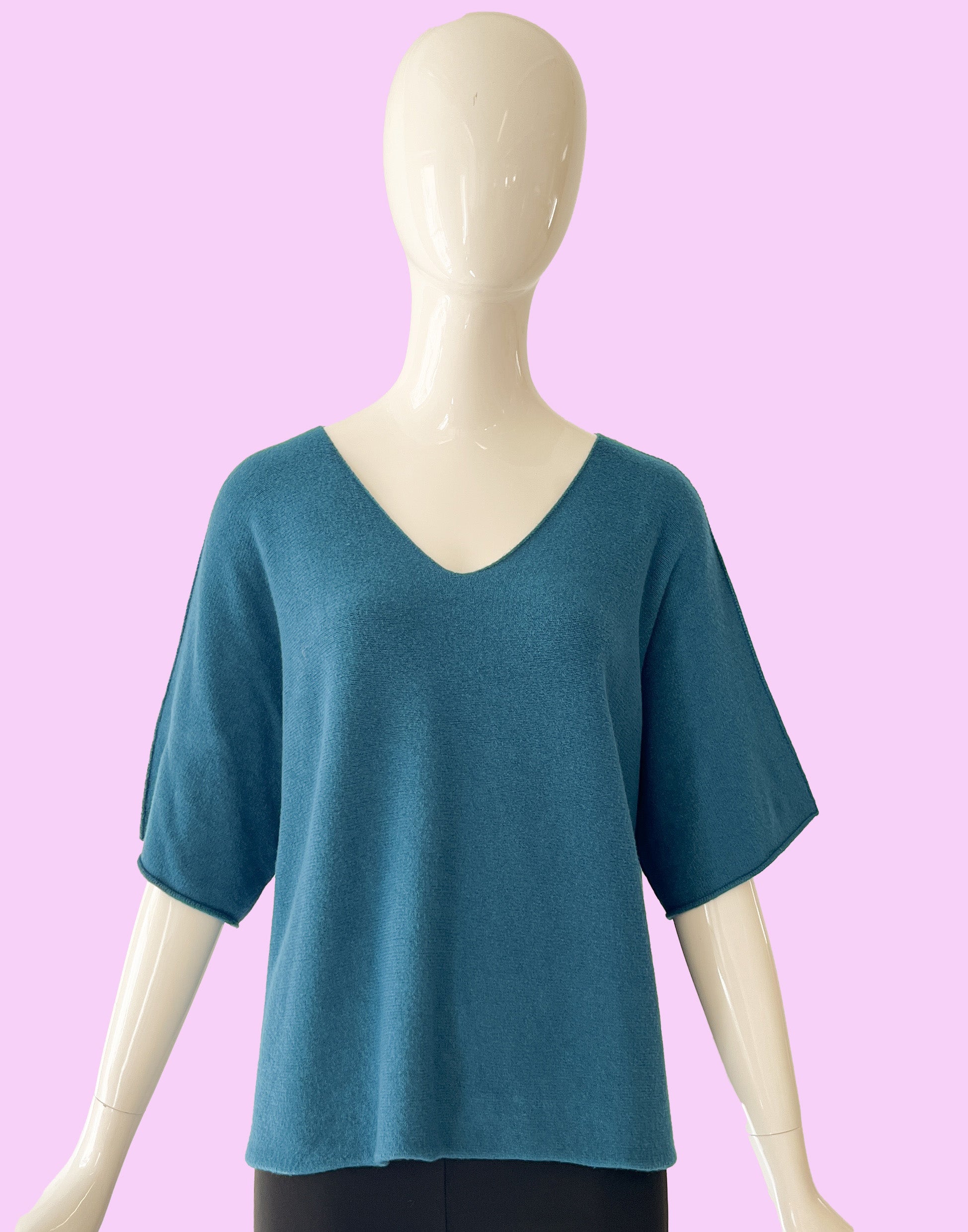 Produktfoto Pullover in Turquoise vert mit V-Ausschnitt und Halbarm vom Hamburger Modelabel stegmann mode