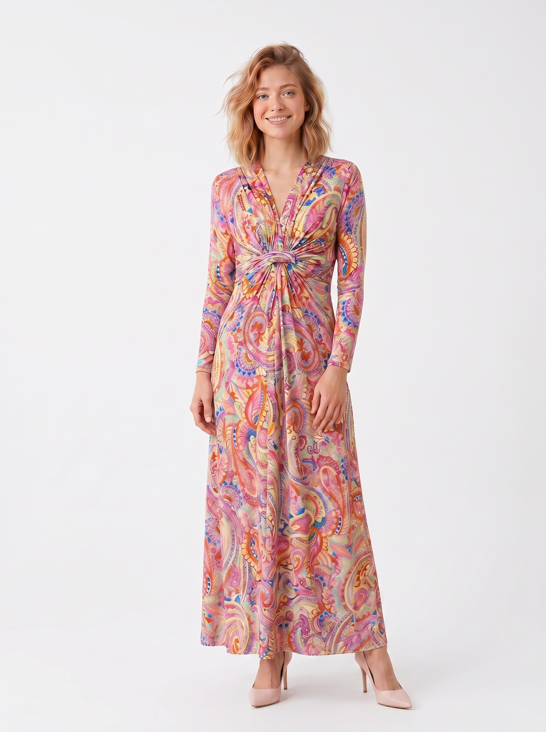 KI generiertes Modell im Studio im Kleid Romy Longue im Print Cashmere Caribbean vom Hamburger Modelabel stegmann mode