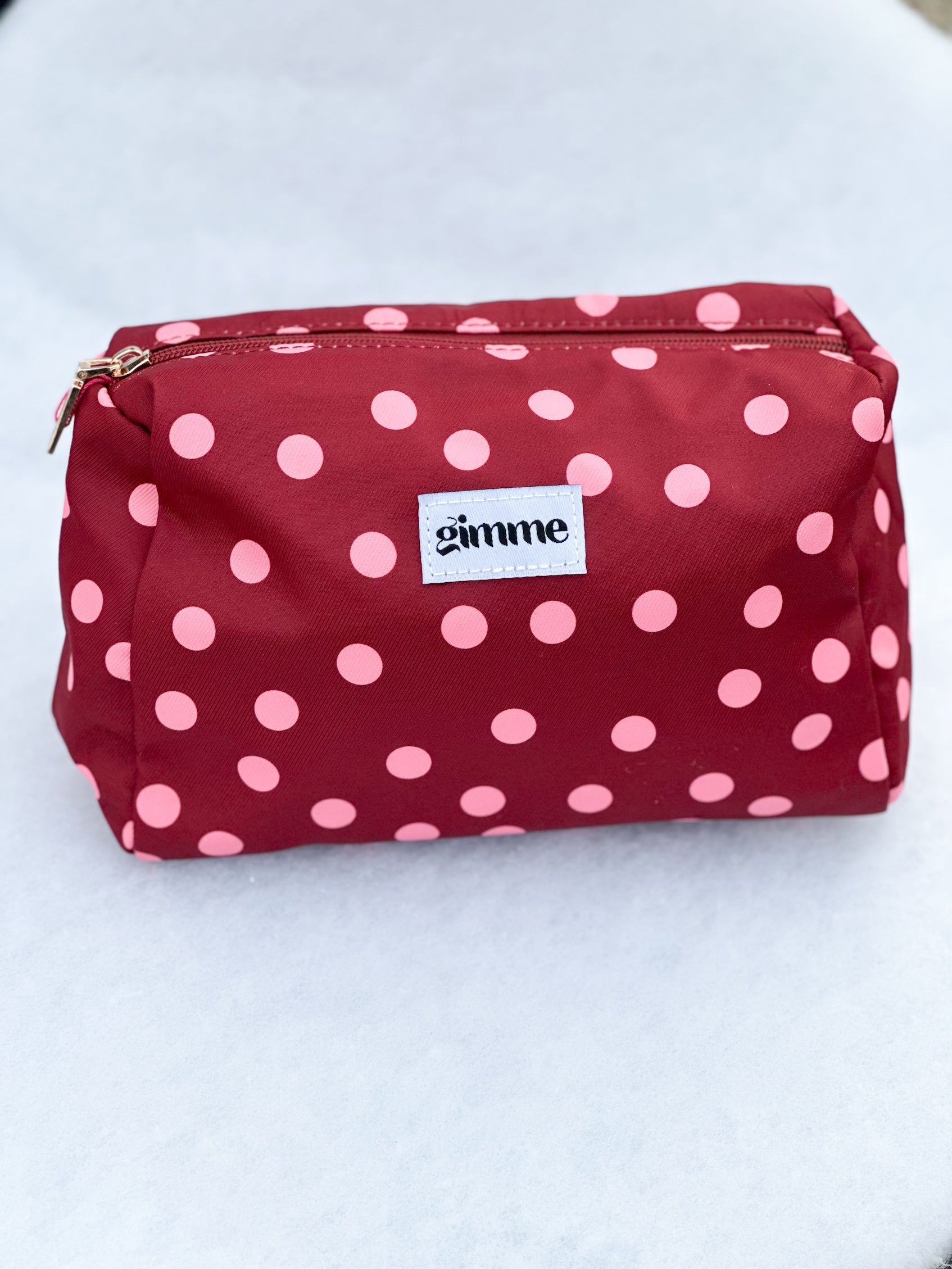 Produktfoto von Kosmetiktasche in der Farbe rot mit rosa Punkten vom Hamburger Modelabel stegmann mode