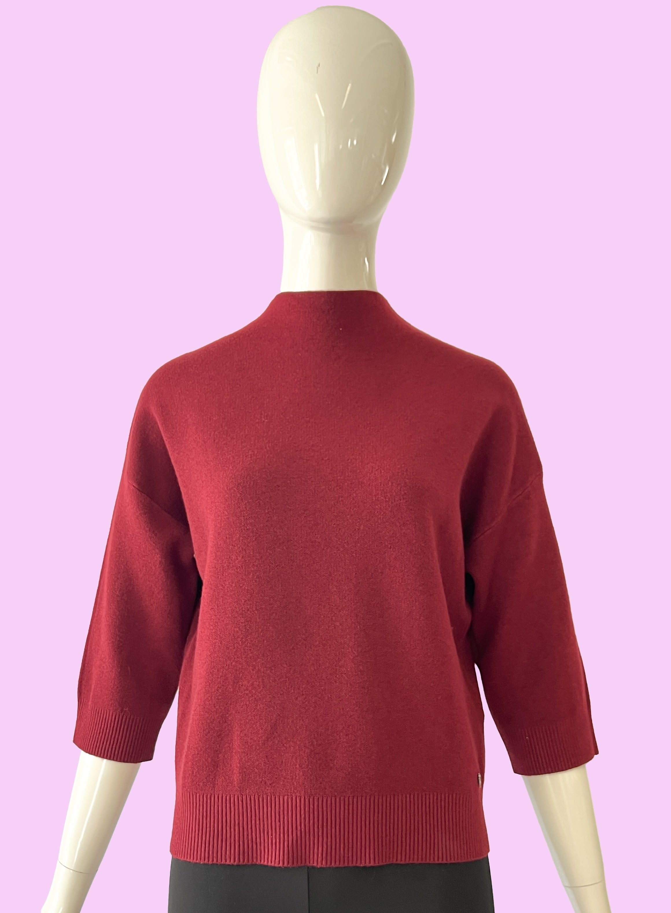 Produktfoto Pullover in Bordeaux mit Stehkragen und Halbarm vom Hamburger Modelabel stegmann mode
