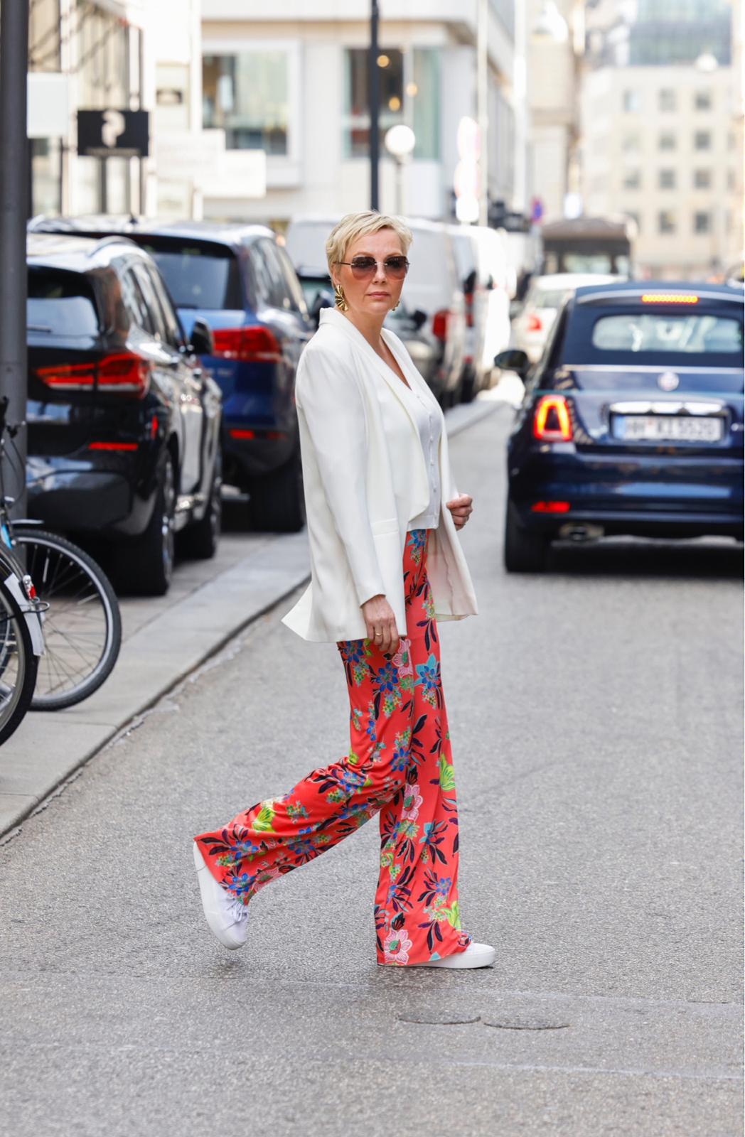 Stoffhose mit Muster vom Hamburger Modelabel stegmann mode