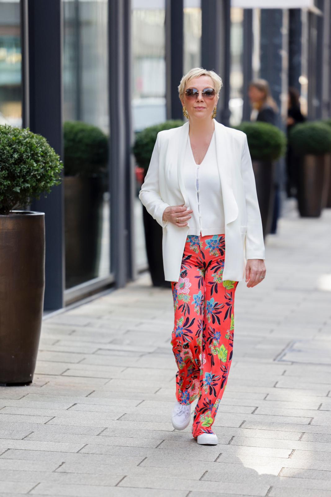 Stoffhose mit Muster vom Hamburger Modelabel stegmann mode