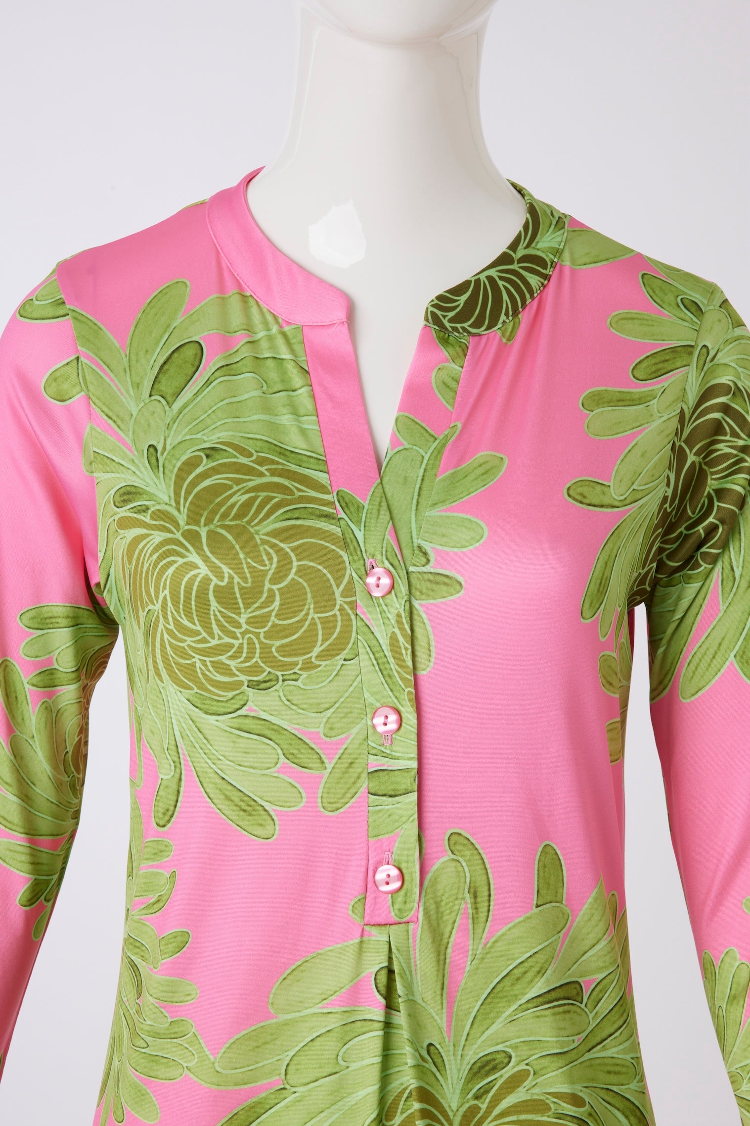 Kleid mit Knopfleiste und Muster von dem Hamburger Modelabel stegmann mode