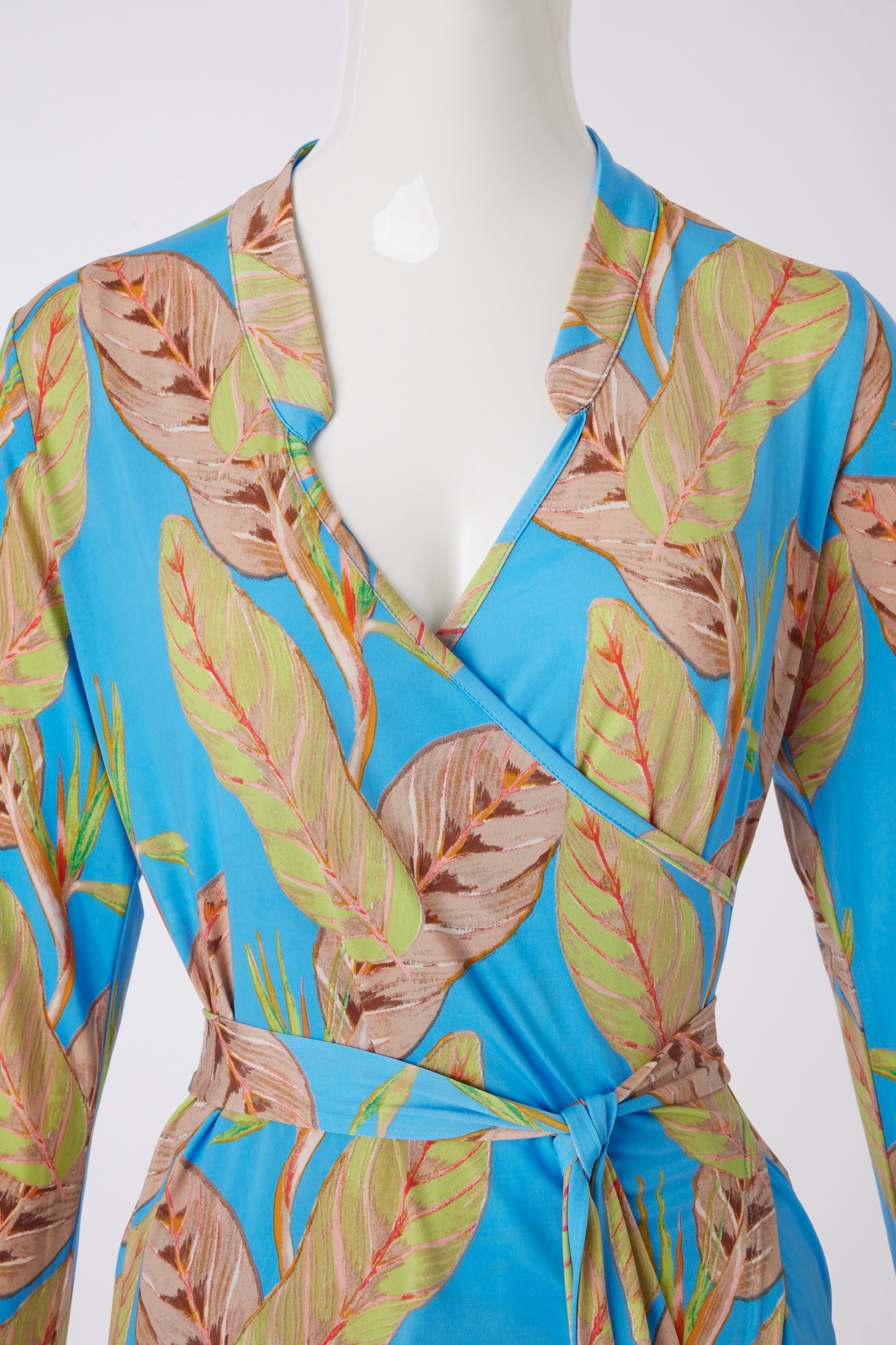 Kurze Bluse in Wickeloptik vom Hamburger Modellabel stegmann mode