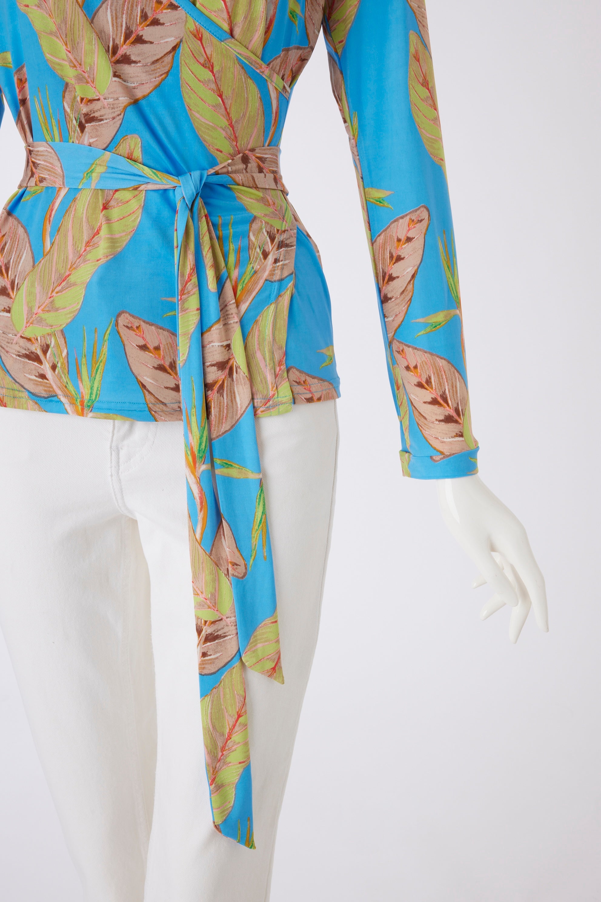 Kurze Bluse in Wickeloptik vom Hamburger Modellabel stegmann mode