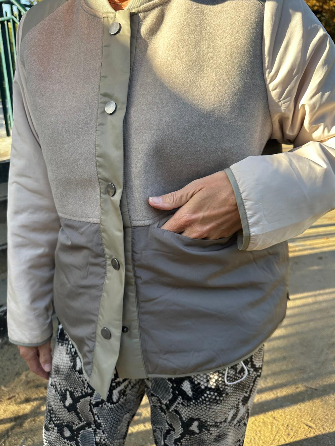 Coole Steppjacke im Bomberstyle Detail Tasche vom Hamburger Modelabel stegmann mode