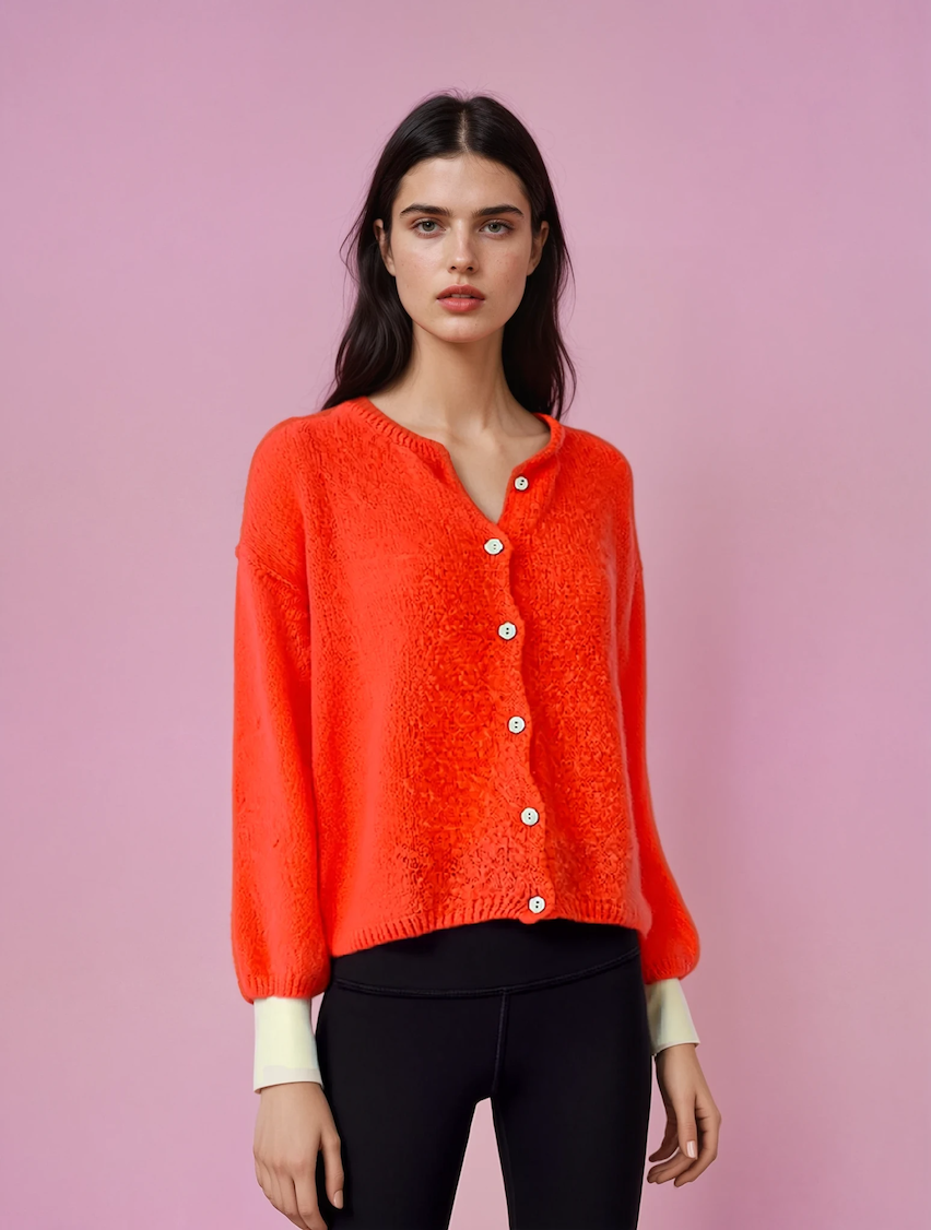 Kurze Strickjacke mit Ballonärmel vom Hamburger Modelabel stegmann mode