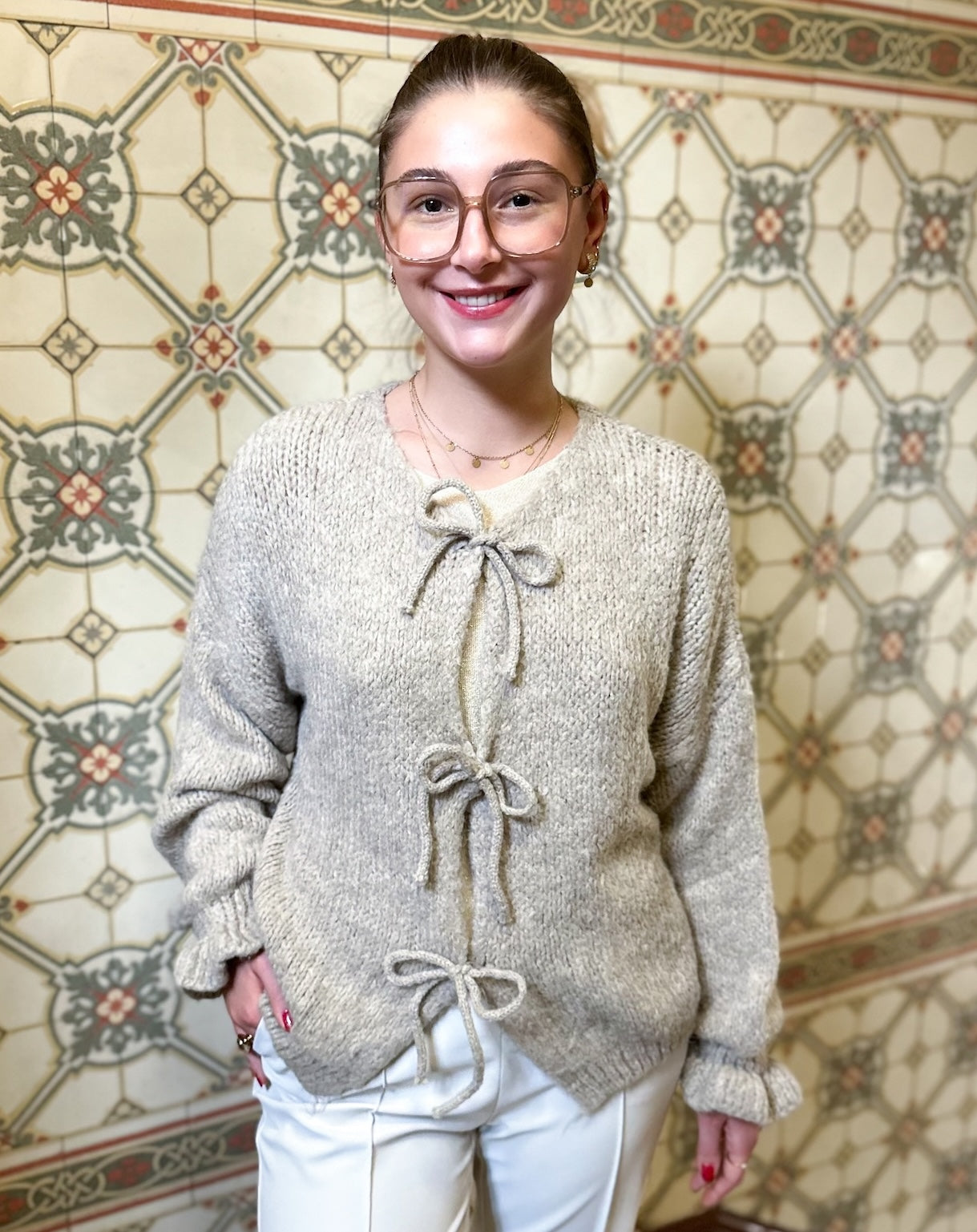 Weiche Strickjacke mit Schleifen vom Hamburger Modelabel stegmann mode