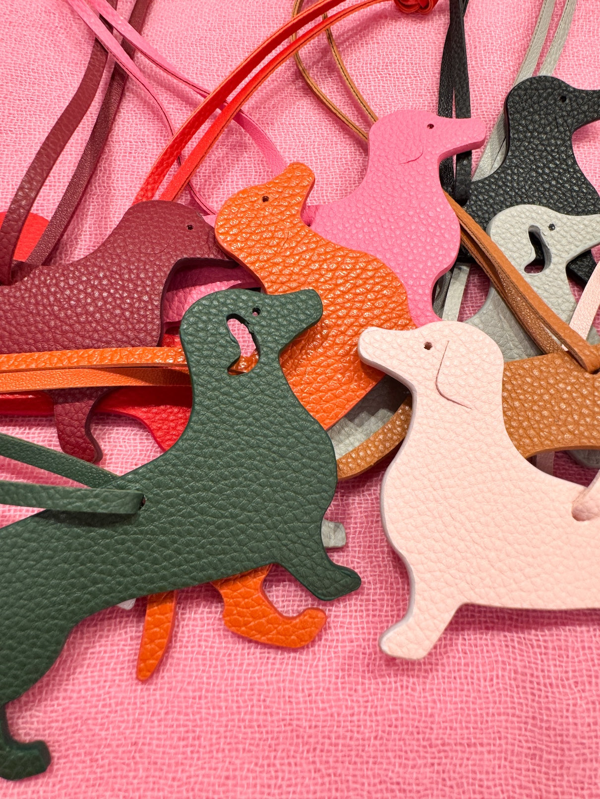 Produktfoto Taschenanhänger in Dackelform aus hochwertigem Leder vom Hamburger Modelabel stegmann mode