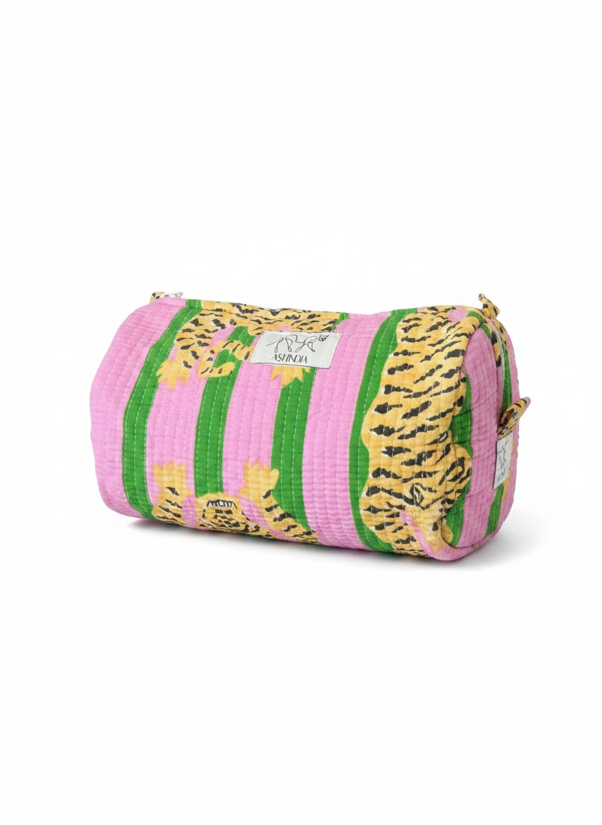 Produktfoto von gestreifter Kosmetiktasche in der Größe groß mit Muster Tiger pink vom Hamburger Modelabel Stegmann Mode