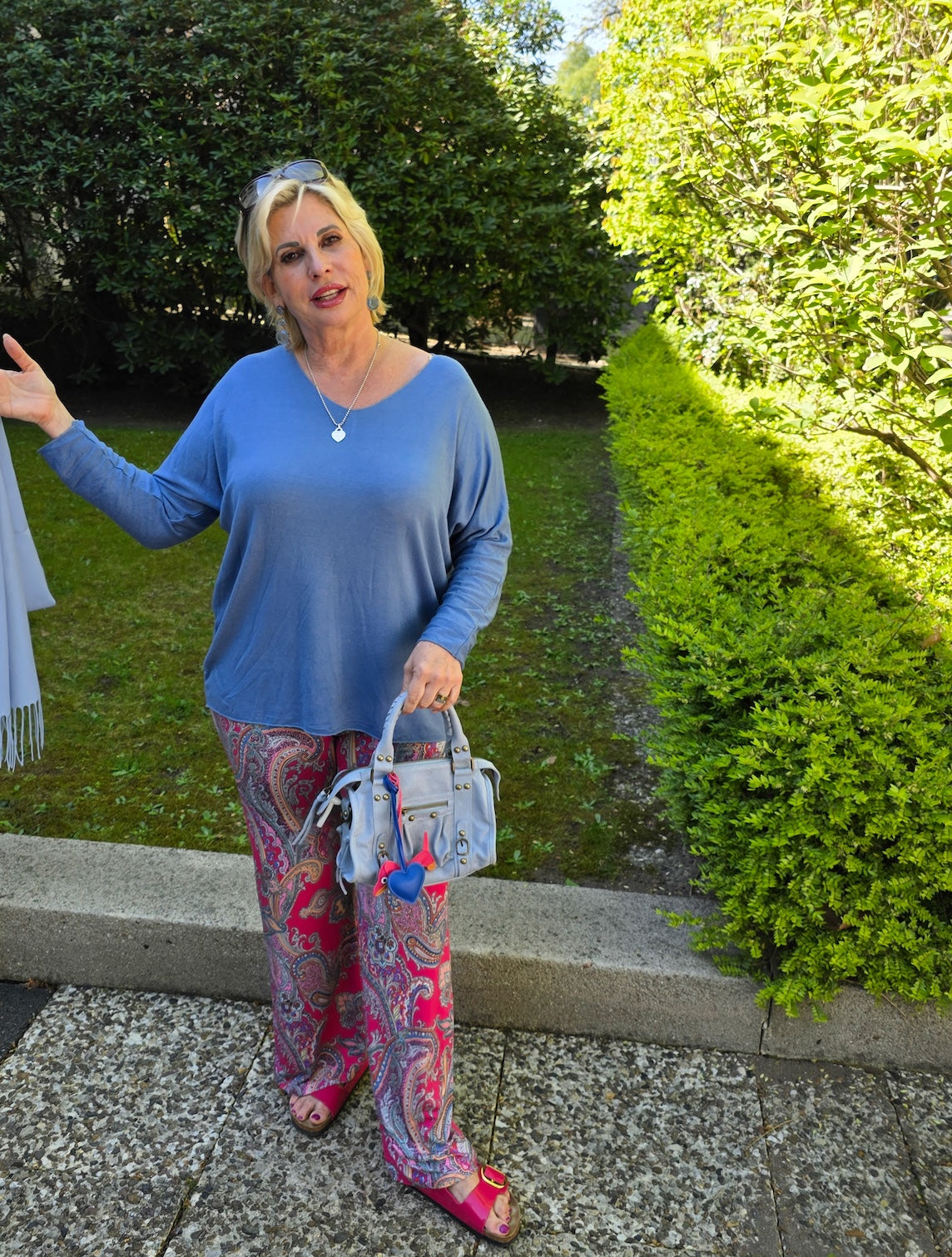 leichte Stoffhose im Cashmere Pink Muster vom Hamburger Modelabel stegmann mode