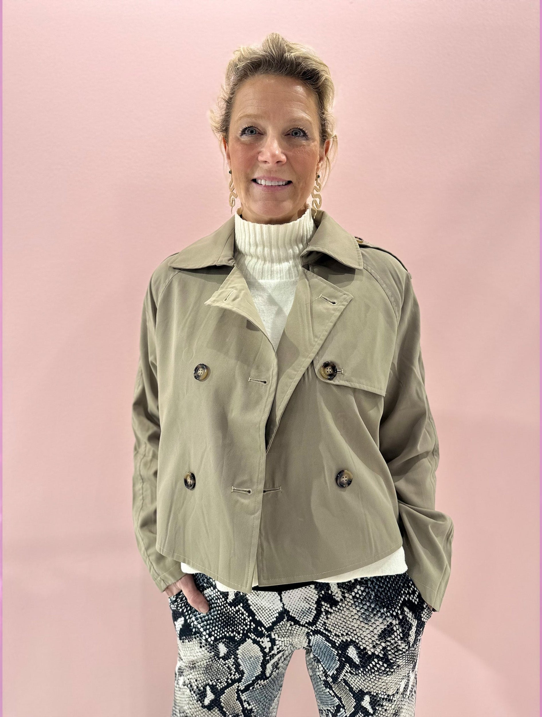Kurze Jacke in Trenchstyle vom Hamburger Modelabel stegmann mode